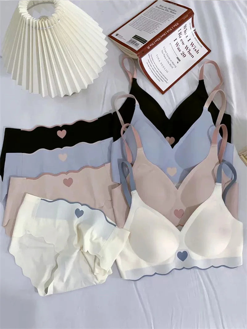 Seamless Bras Set for Women Push Up  Bras Heart Pattern Bralette Sexy Low Rise Ice Silk Briefs Wavy Edge Underwear Set Female