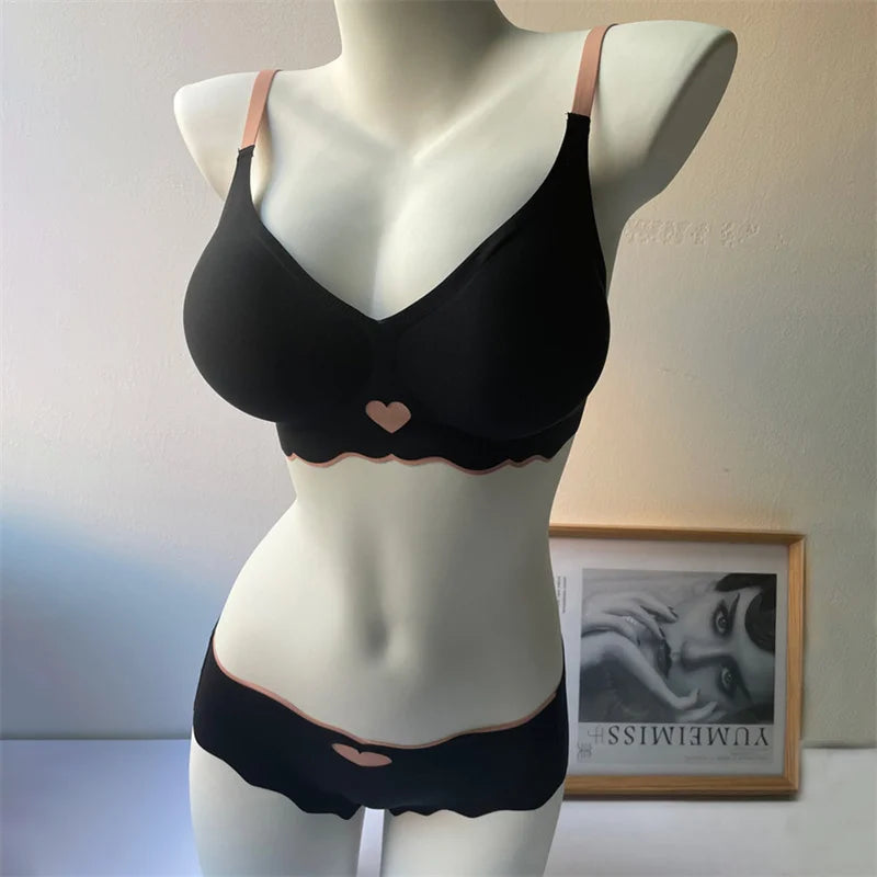 Seamless Bras Set for Women Push Up  Bras Heart Pattern Bralette Sexy Low Rise Ice Silk Briefs Wavy Edge Underwear Set Female