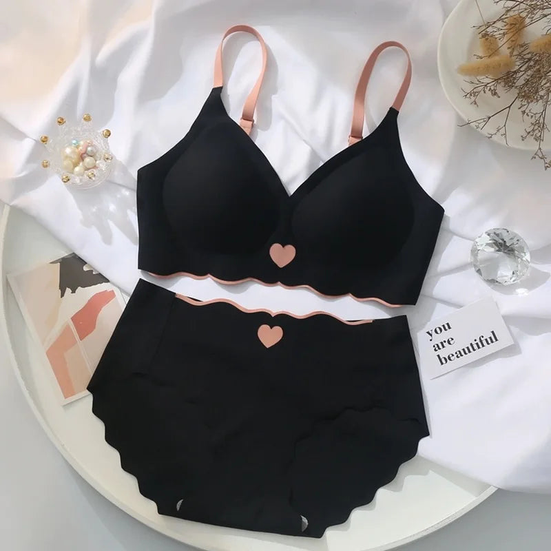 Seamless Bras Set for Women Push Up  Bras Heart Pattern Bralette Sexy Low Rise Ice Silk Briefs Wavy Edge Underwear Set Female