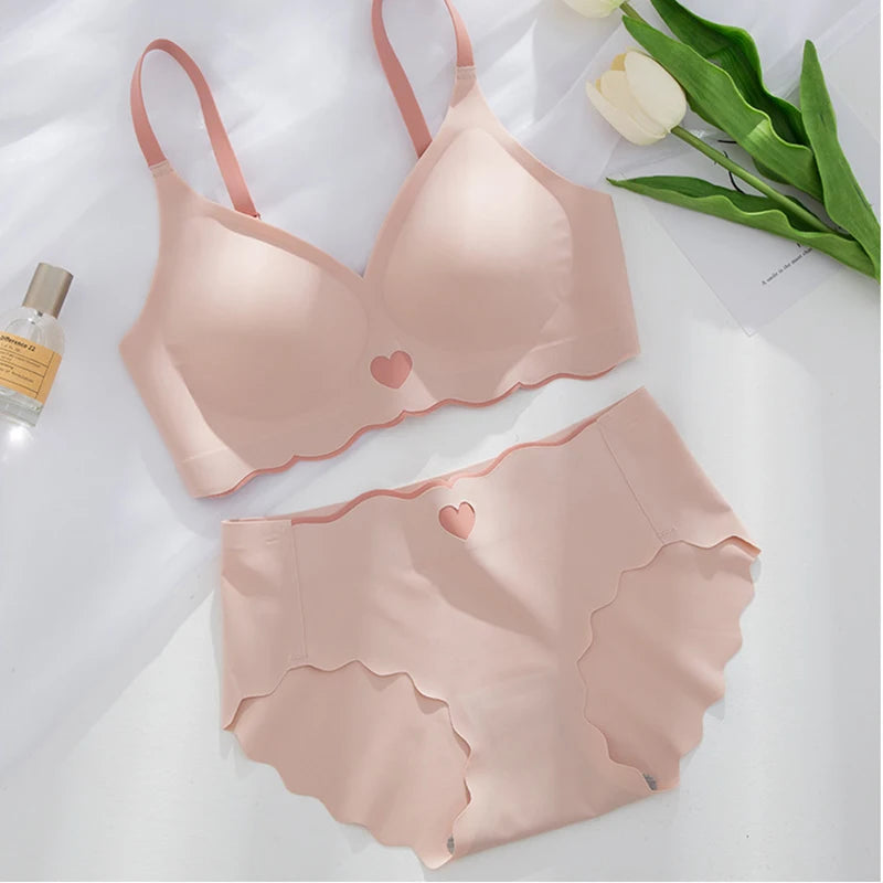 Seamless Bras Set for Women Push Up  Bras Heart Pattern Bralette Sexy Low Rise Ice Silk Briefs Wavy Edge Underwear Set Female